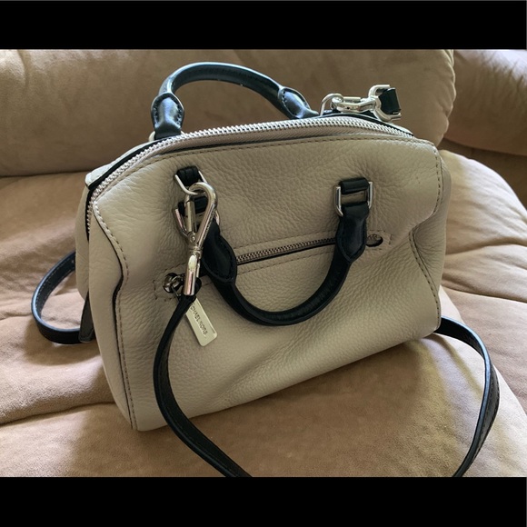 Michael Kors purse - Picture 4 of 4